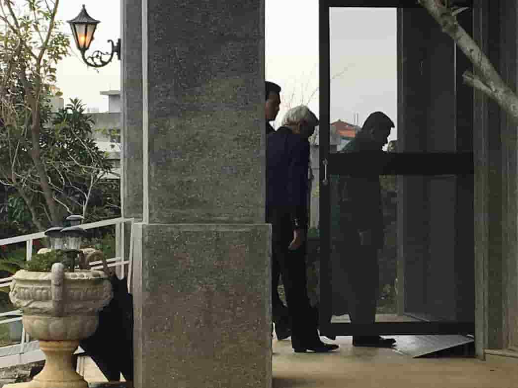長期照護李元簇的頭份市重光醫院院長莊繼光今天下午也來到李家關心，受訪表示李元簇近...