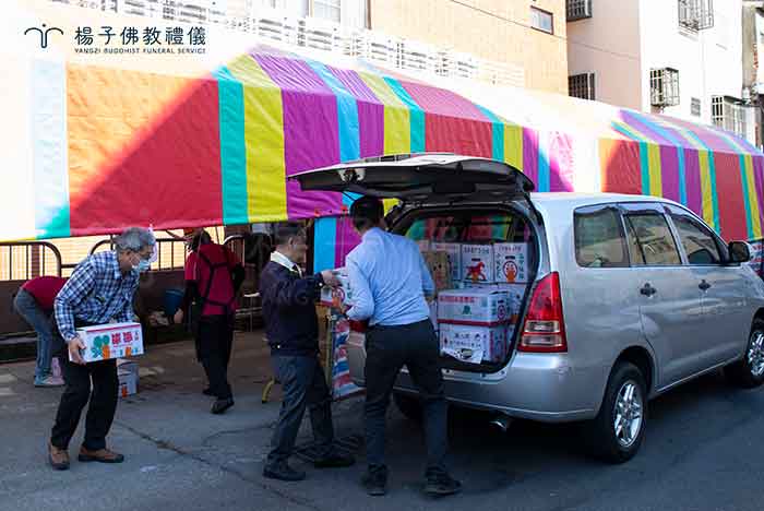 佛光山惠中寺「法寶節」寒冬臘八粥送暖活動，與國際佛光會中華總會西屯分會督導林乃光、許美珠、林淑玲、會長詹妙達、第三督導區督導長劉至善及會員黃嫦華、萬和宮董事張俊鎮、前董事張俊和等人，分贈給病患、家屬以及醫護、志工。楊子佛教禮儀同仁共襄盛舉。